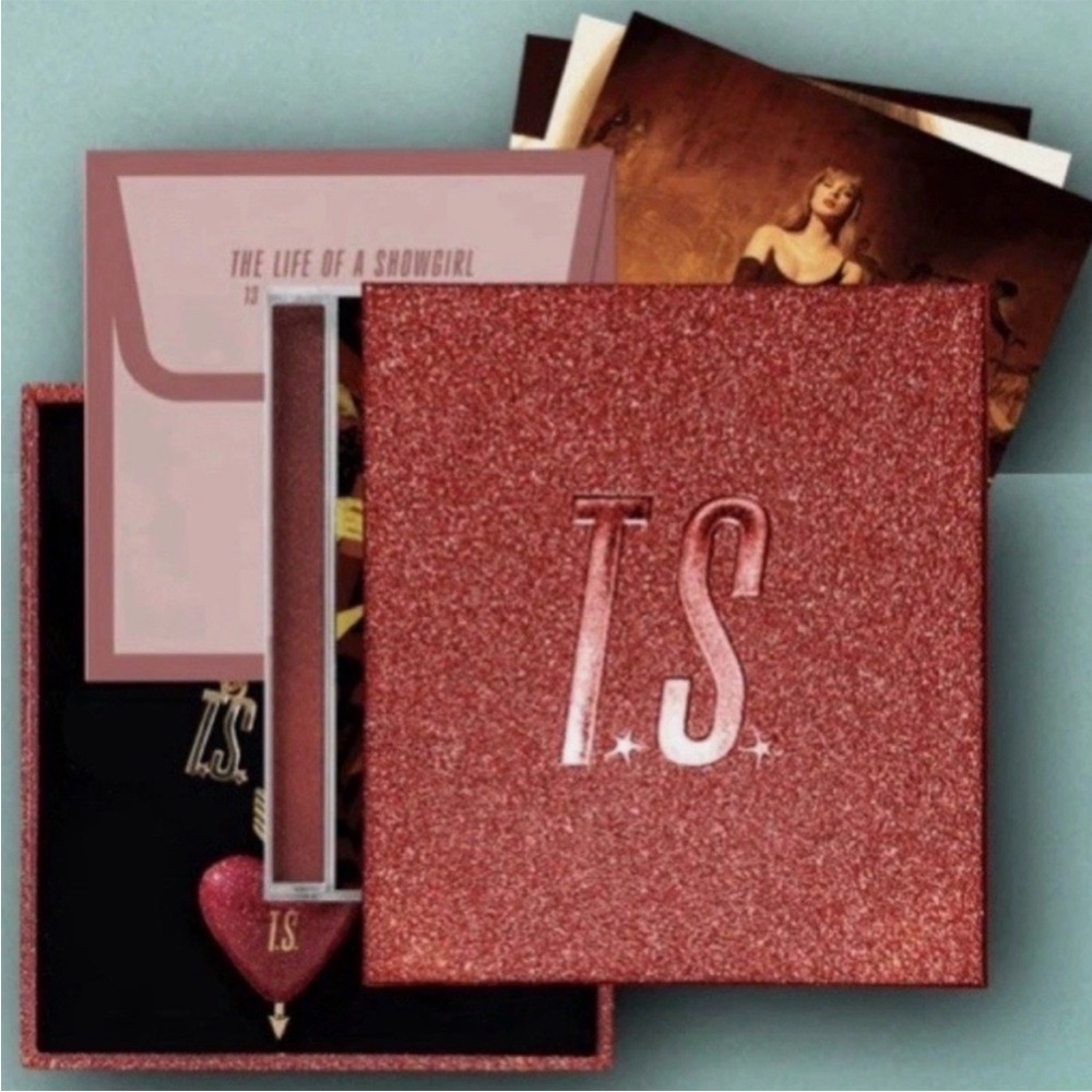 Taylor Swift It's Frightening The Life Of A Showgirl Deluxe CD Keychain Box Set